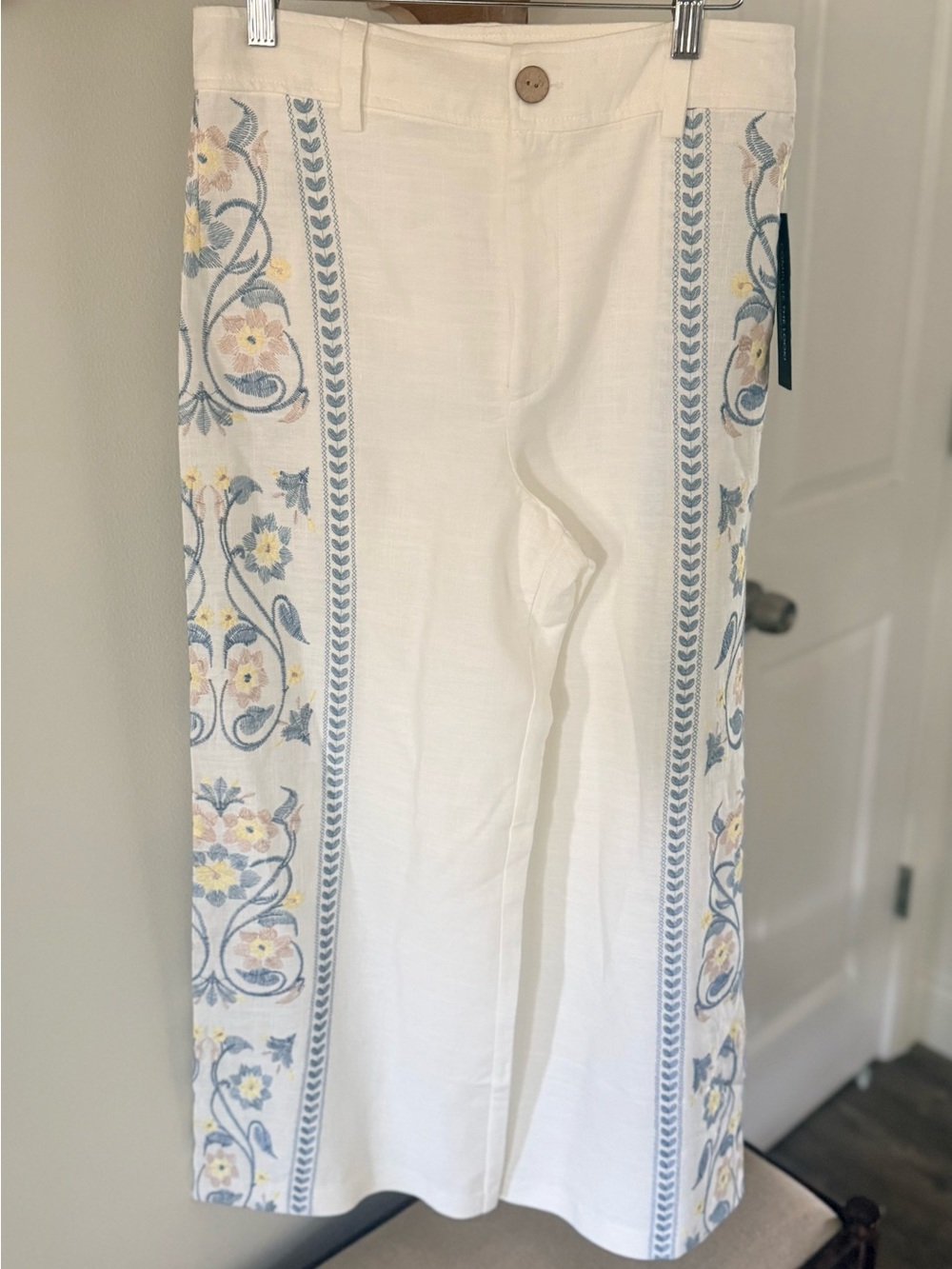 Calypso St. Barth White Linen-Cotton Cropped Pants with Blue Floral Embroidery